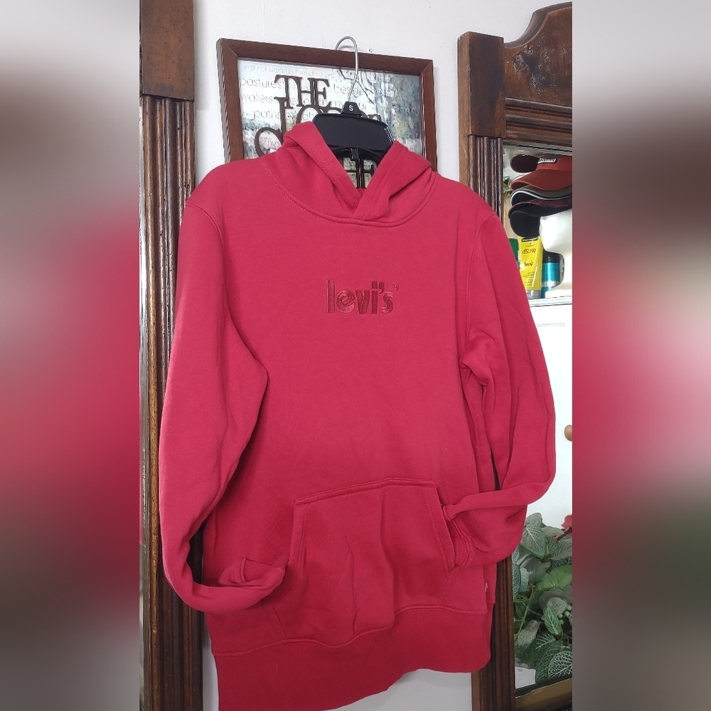 Levi's sweater for boys size L